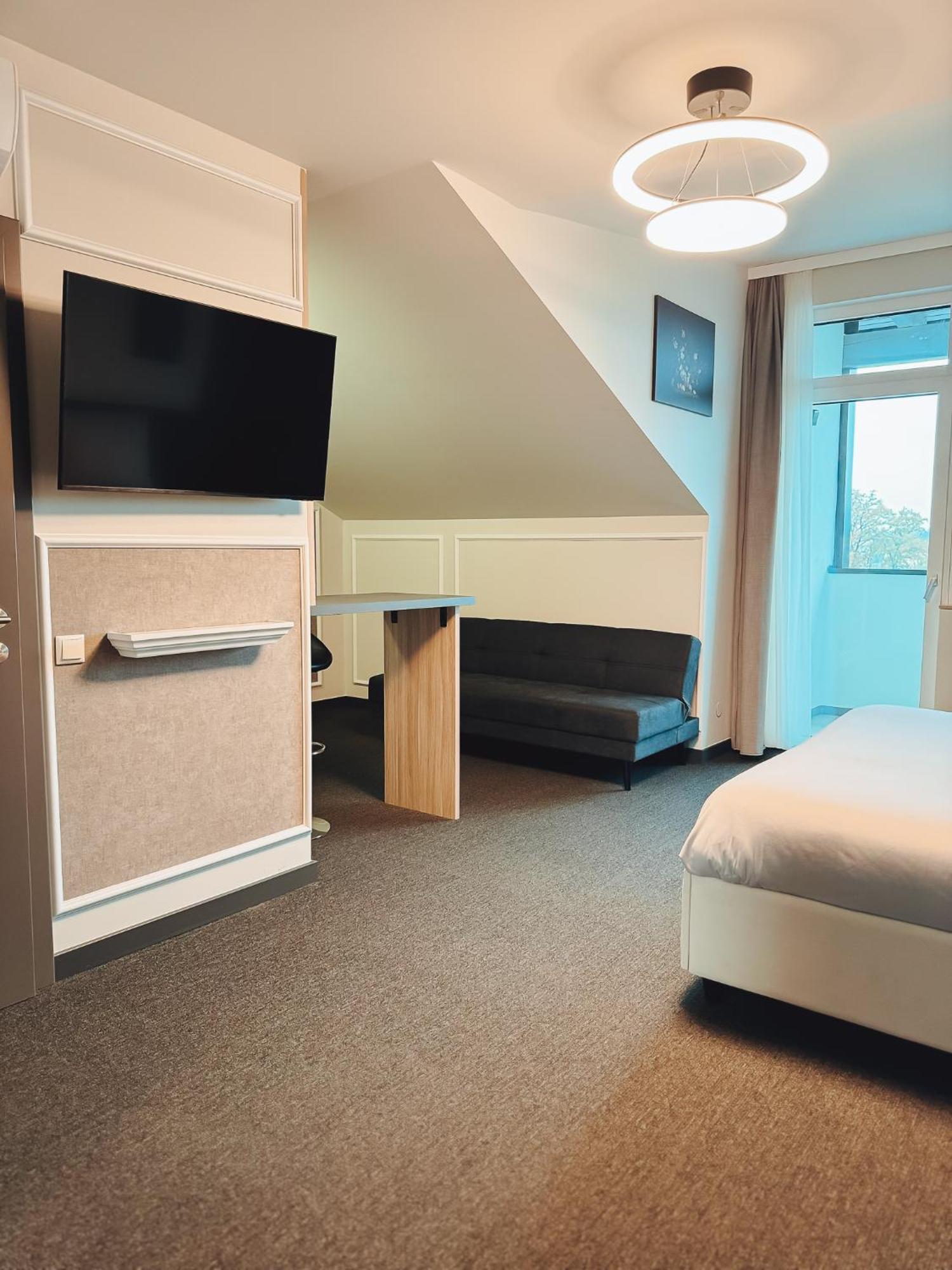 F Hotel 24H Check-In Horsching ภายนอก รูปภาพ