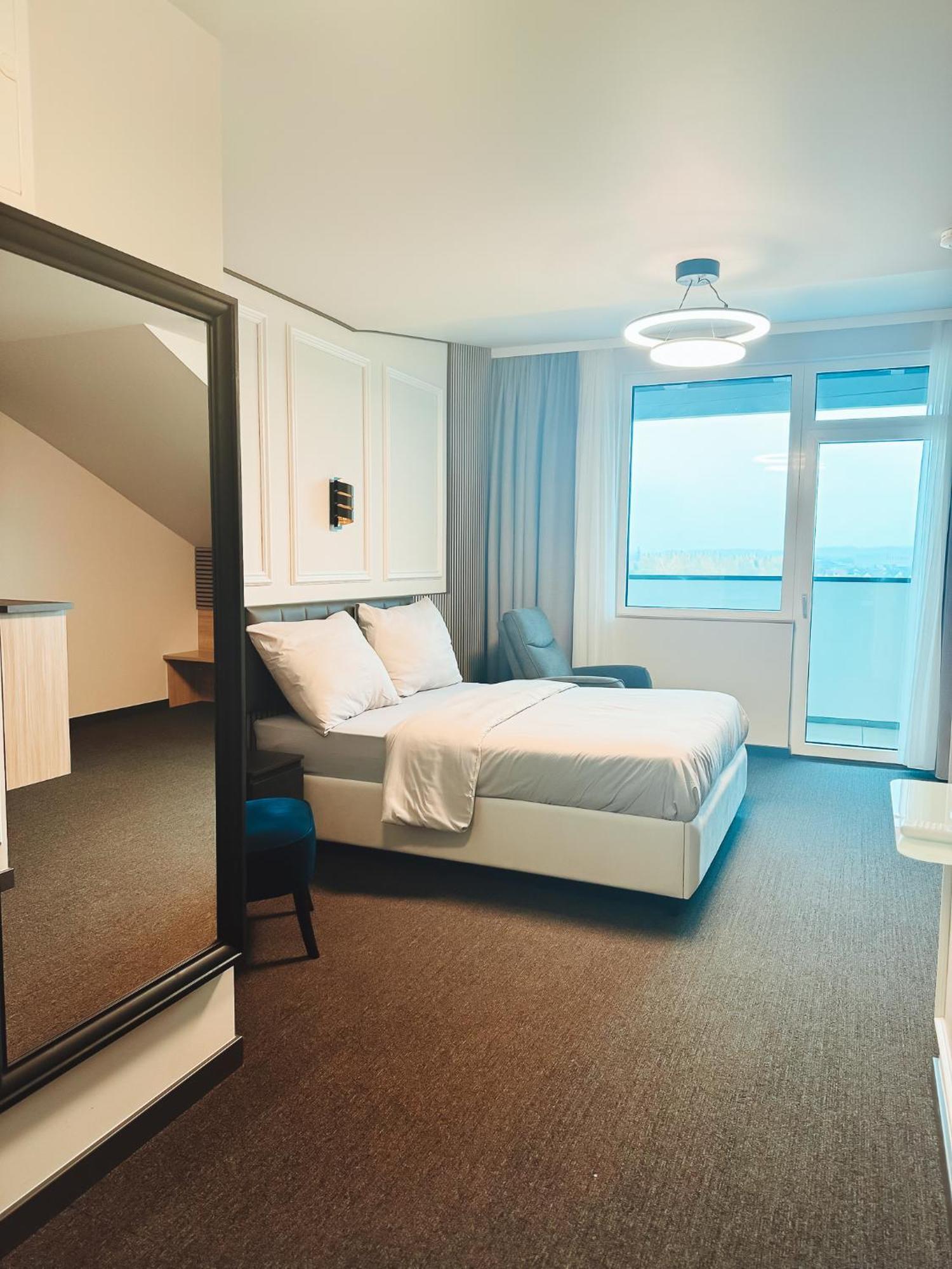 F Hotel 24H Check-In Horsching ภายนอก รูปภาพ