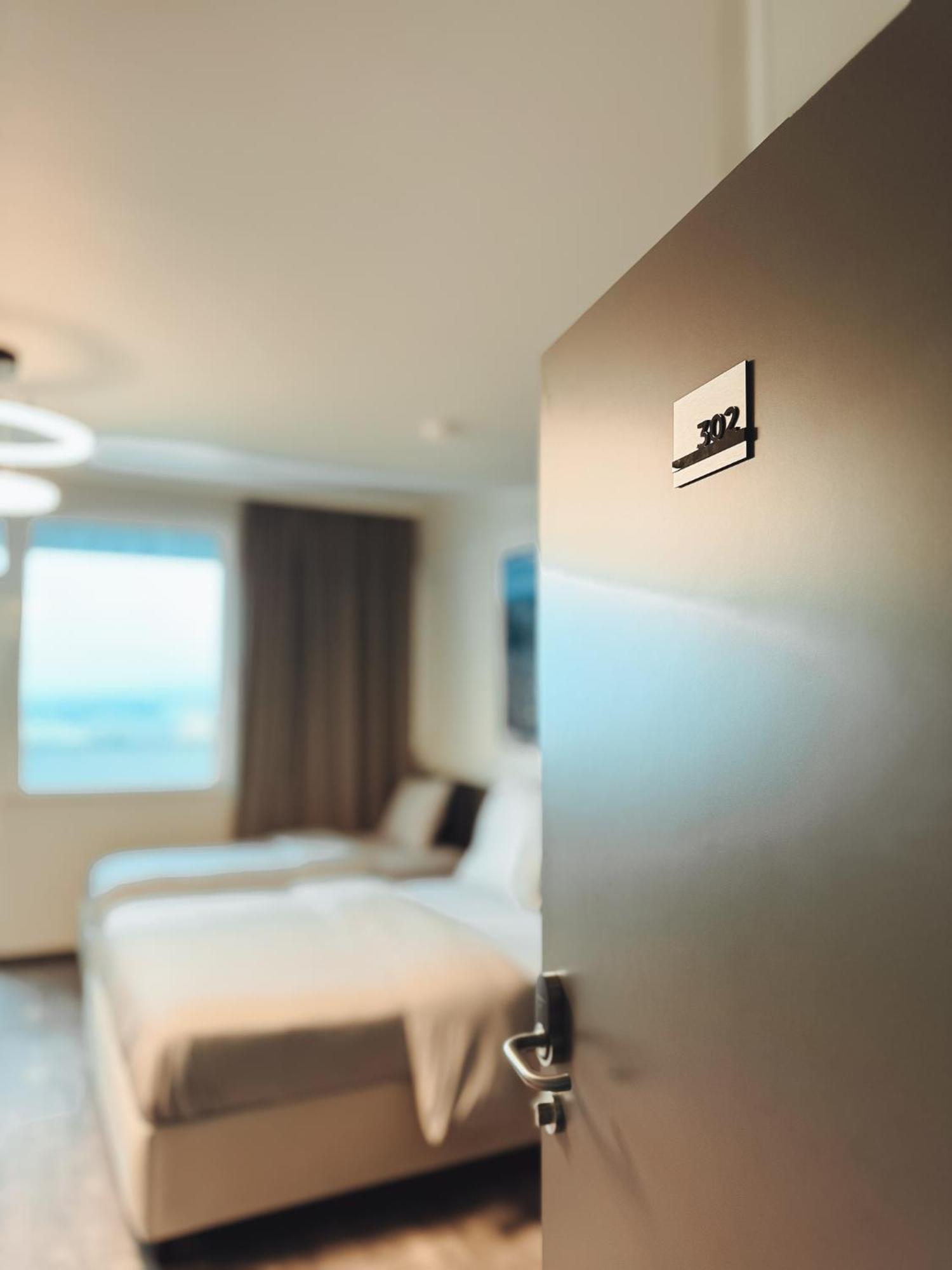 F Hotel 24H Check-In Horsching ภายนอก รูปภาพ